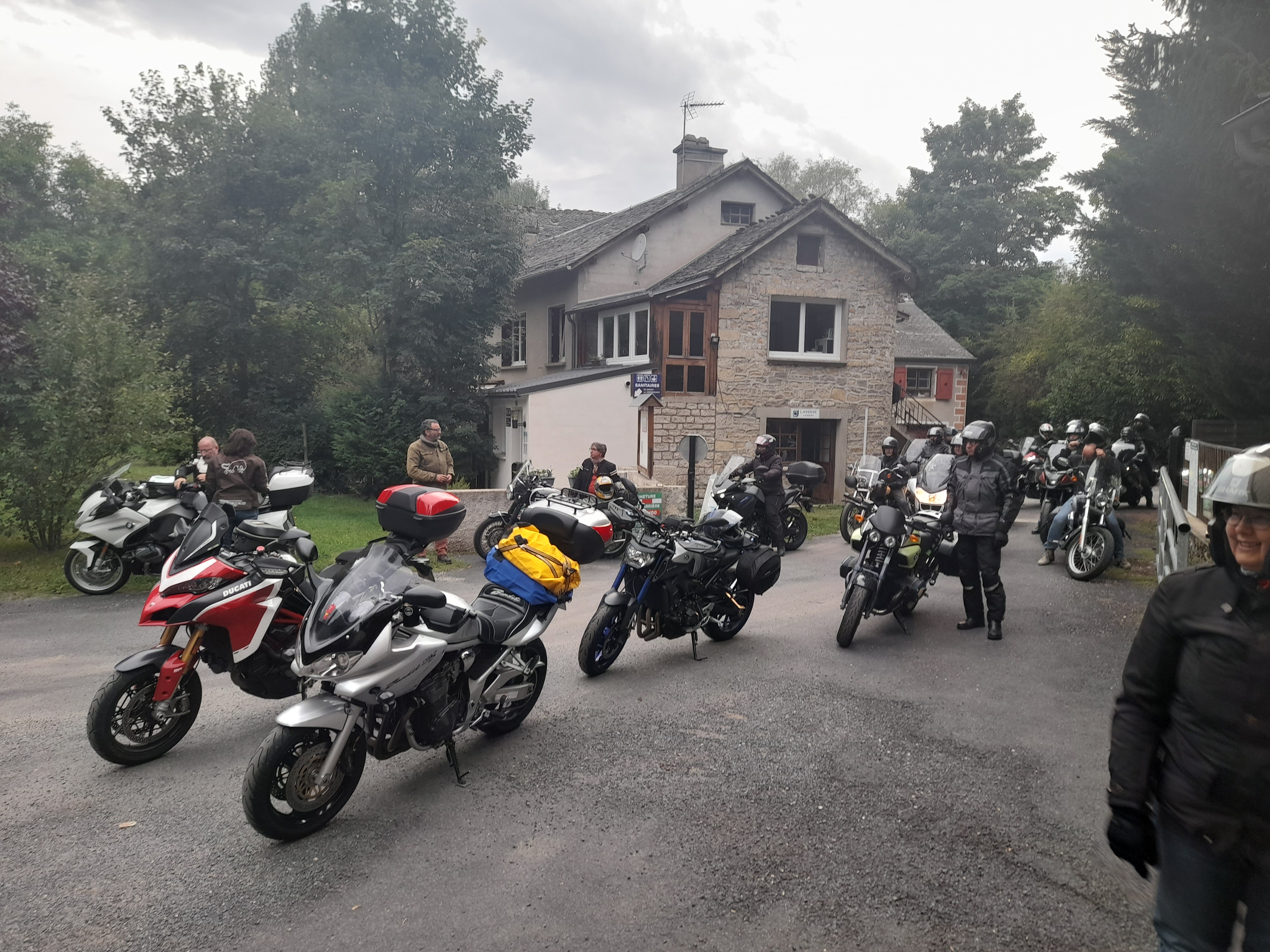 Motards aux camping Le Clos des Peupliers